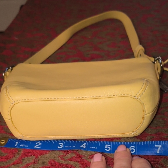 Coach Cream Shoulder Hand Bag - Picture 13 of 14